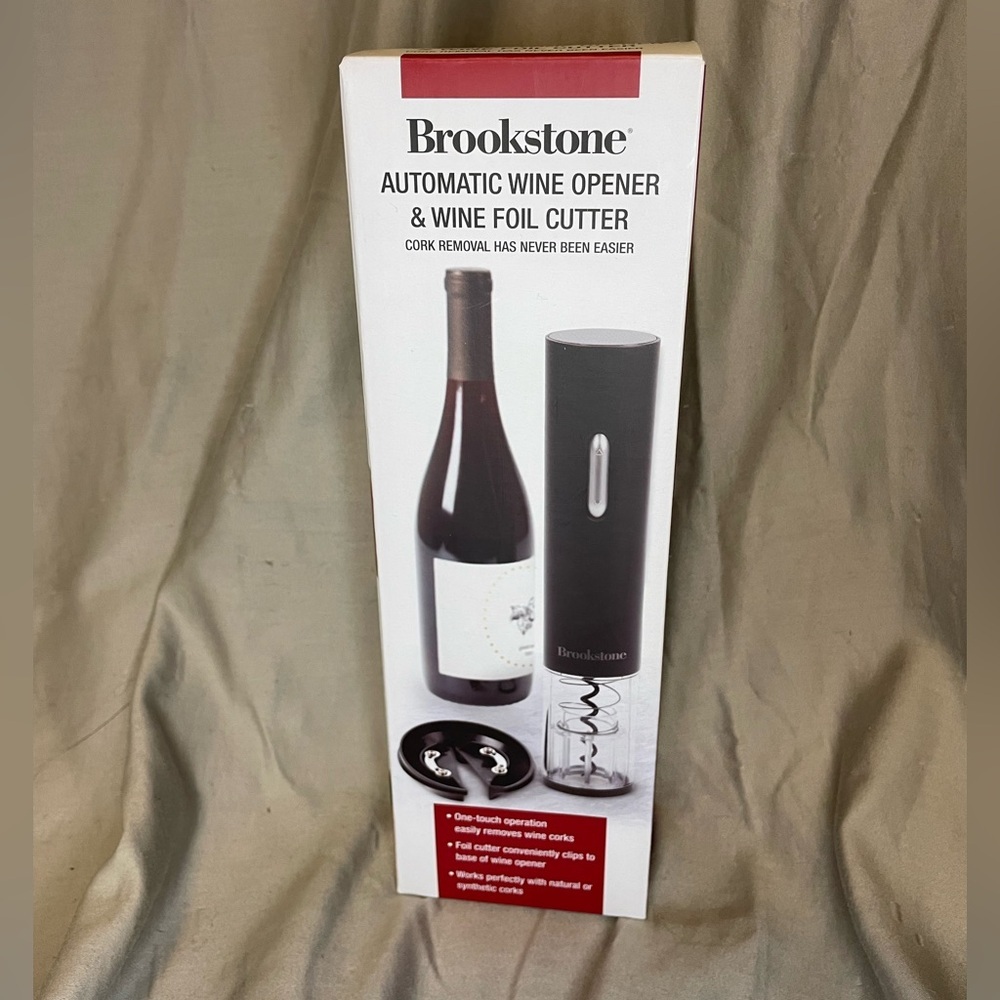 NWT Brookstone Black Automatic Wine Opener with Foil Cutter